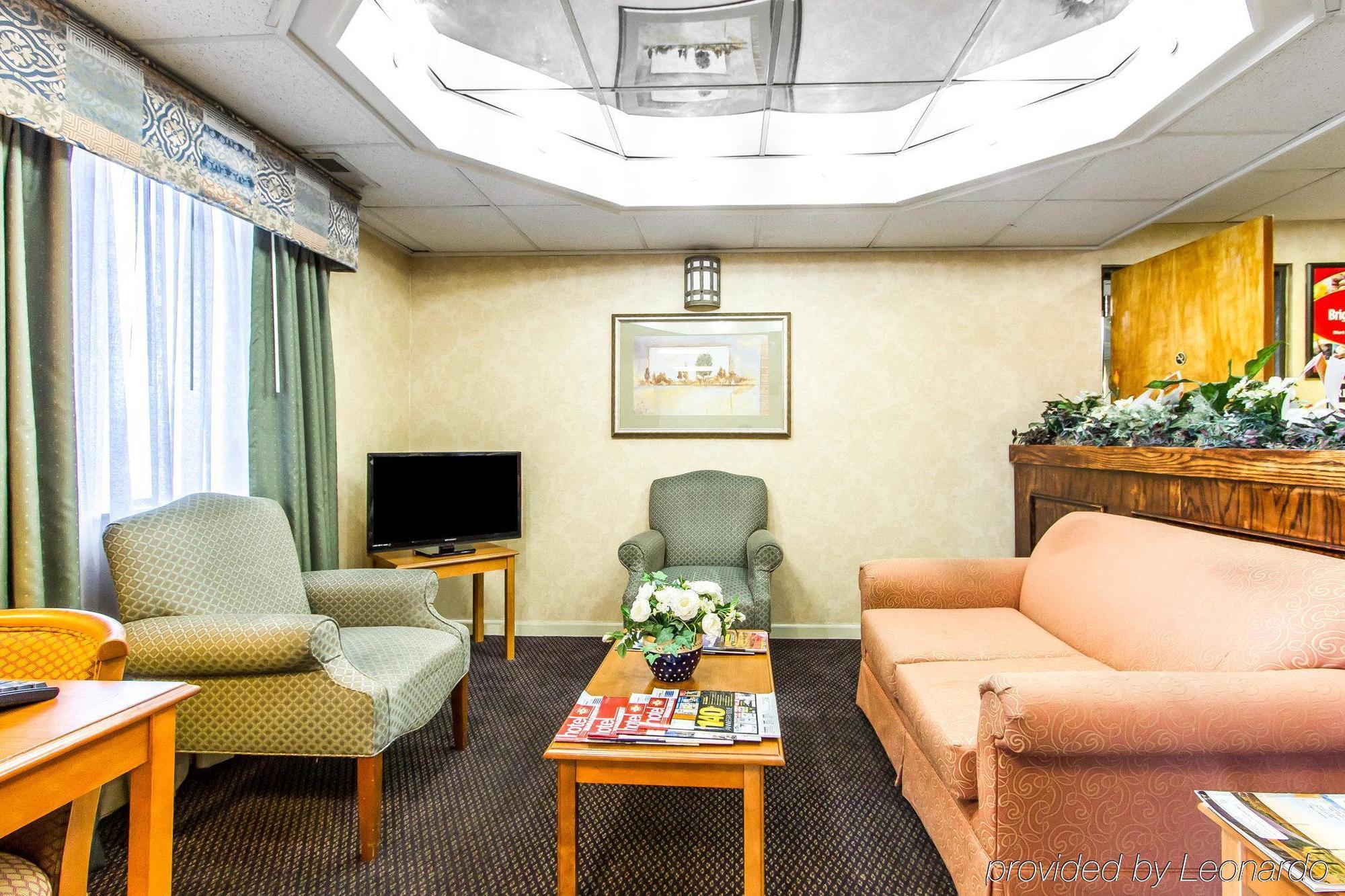Econo Lodge & Suites Кларксвілл Екстер'єр фото