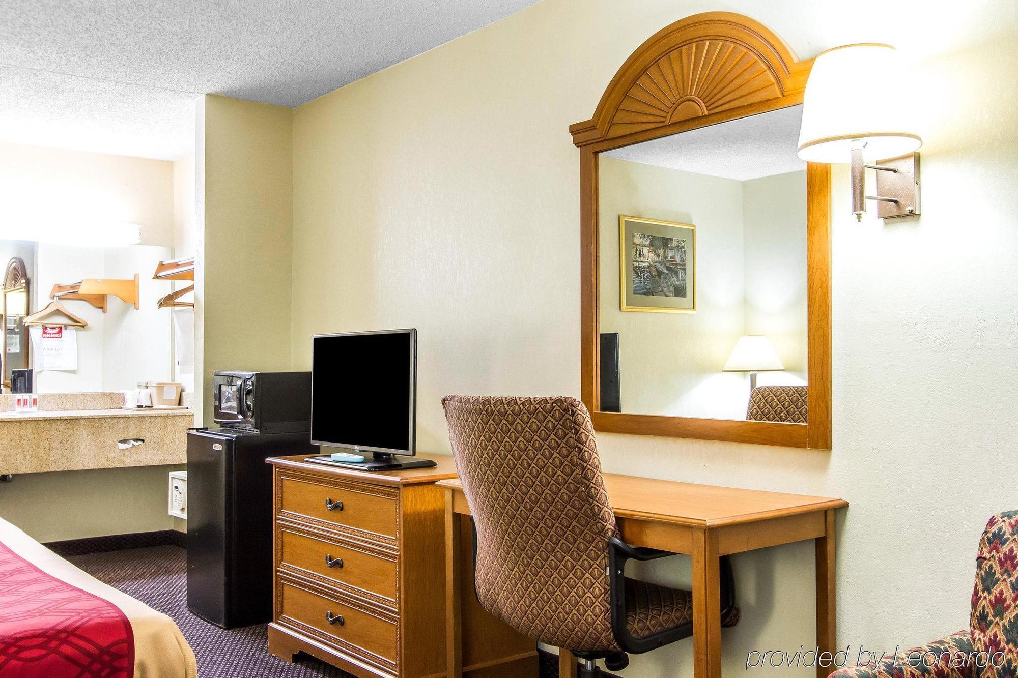 Econo Lodge & Suites Кларксвілл Екстер'єр фото