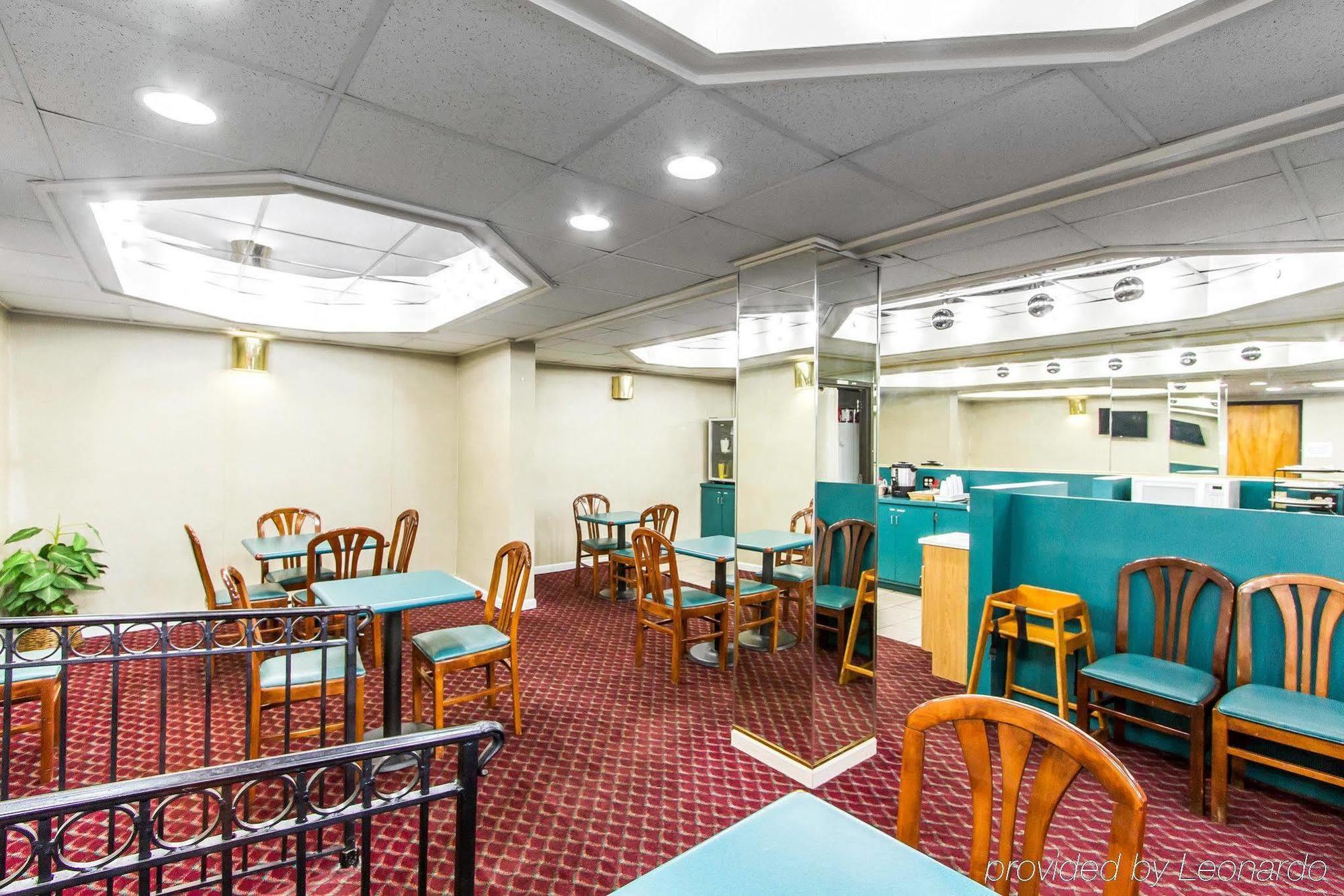 Econo Lodge & Suites Кларксвілл Екстер'єр фото