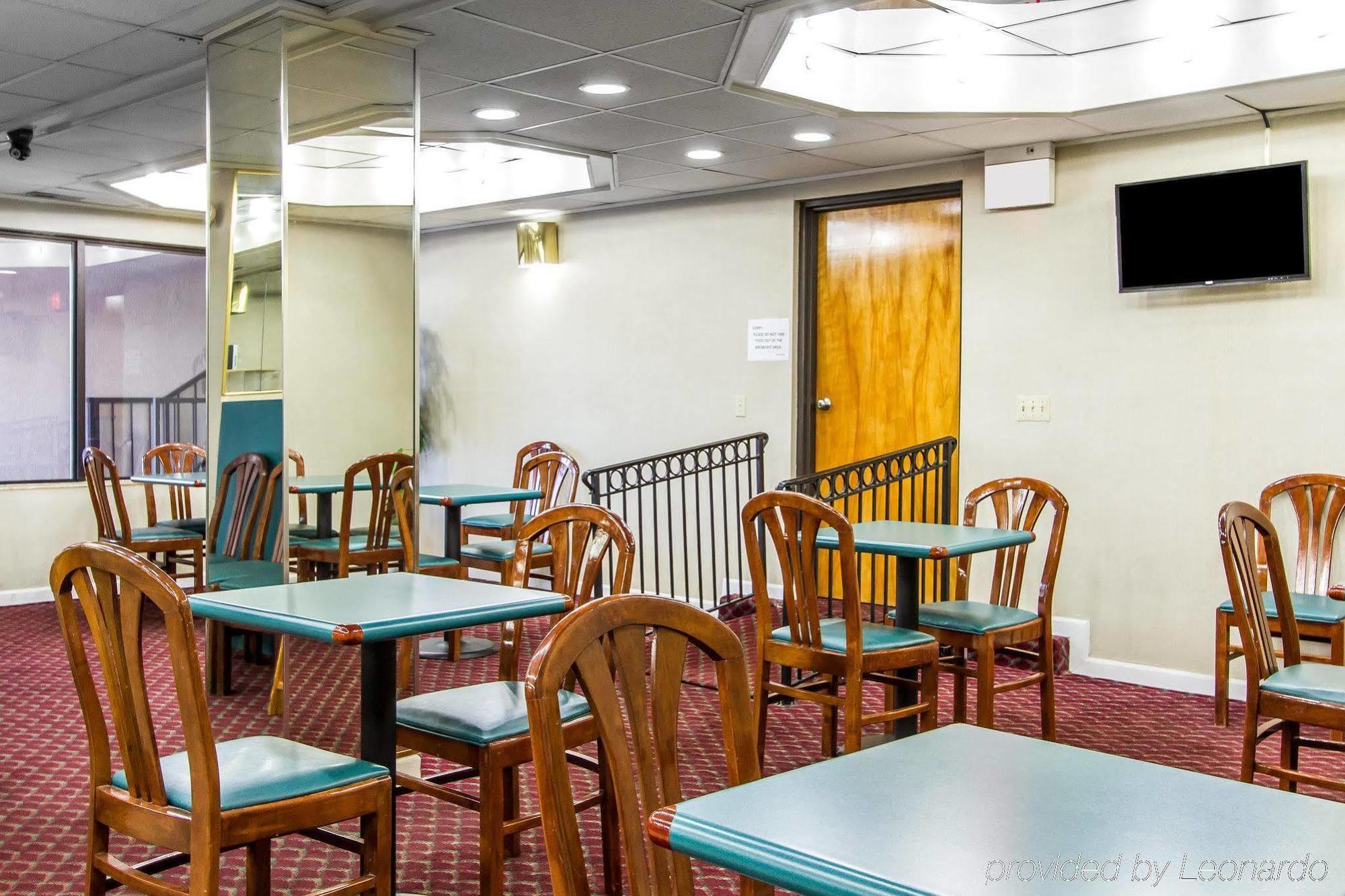Econo Lodge & Suites Кларксвілл Екстер'єр фото
