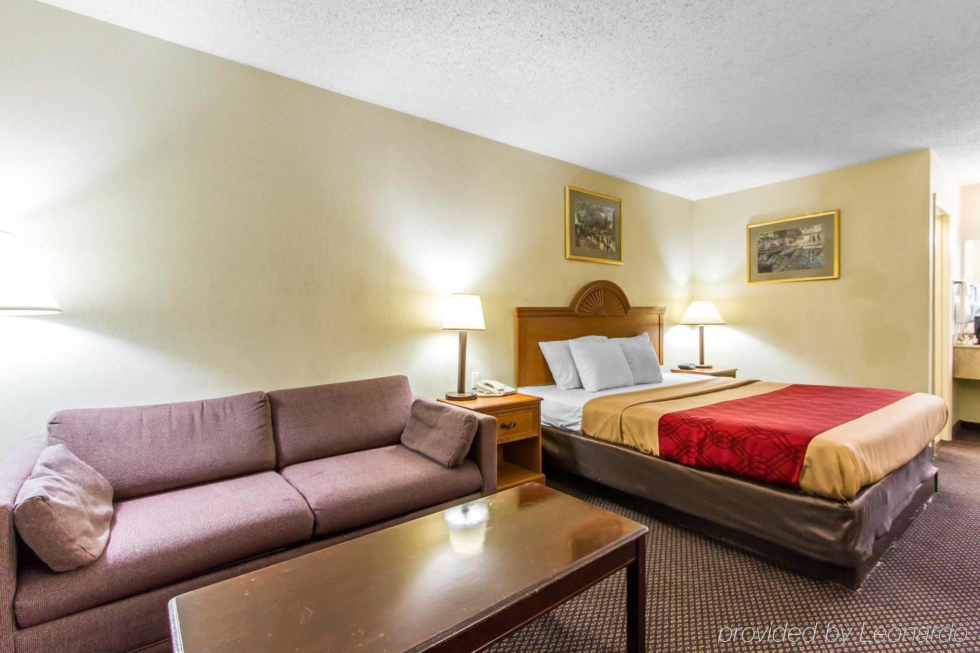 Econo Lodge & Suites Кларксвілл Екстер'єр фото