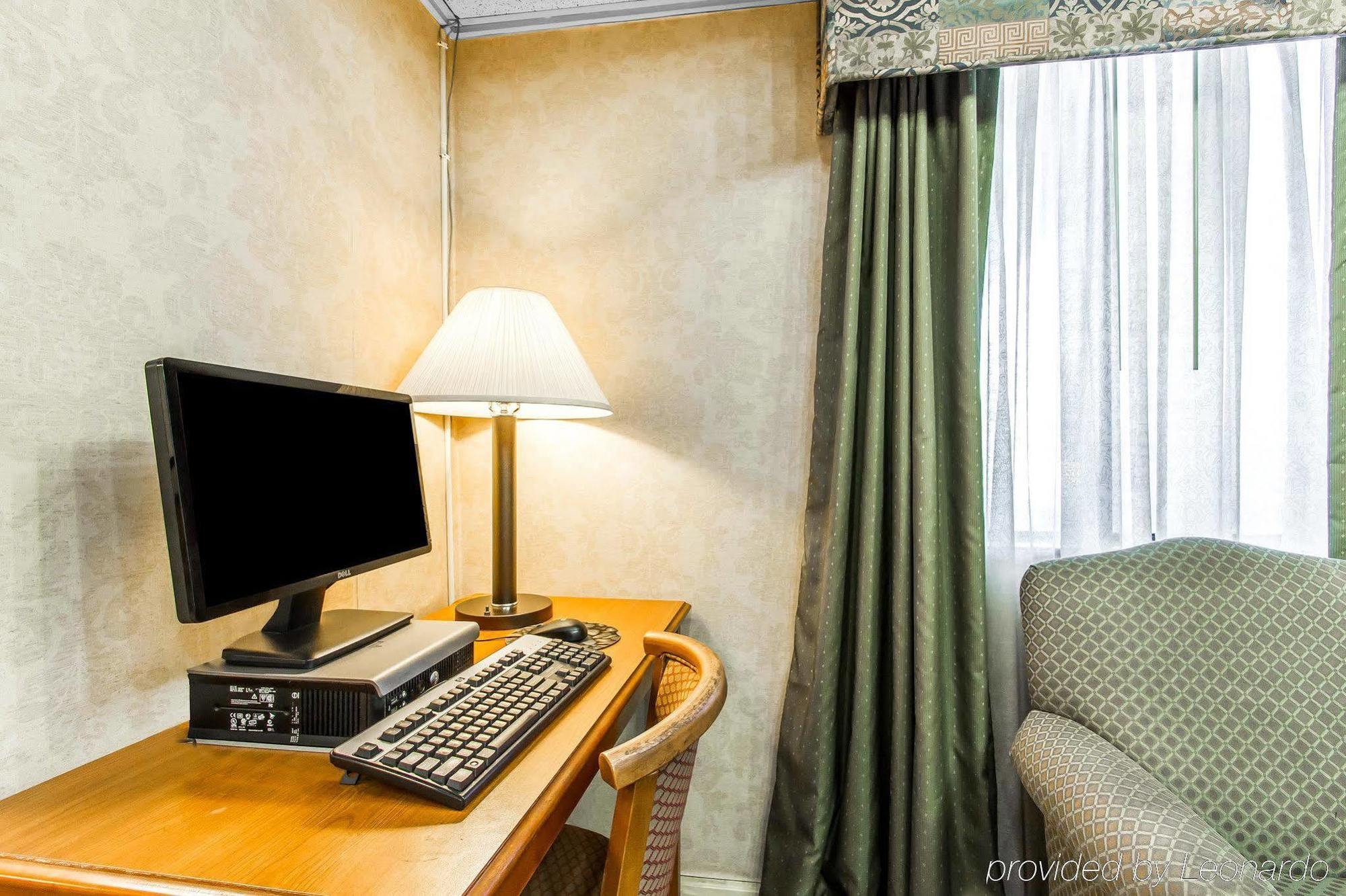 Econo Lodge & Suites Кларксвілл Екстер'єр фото