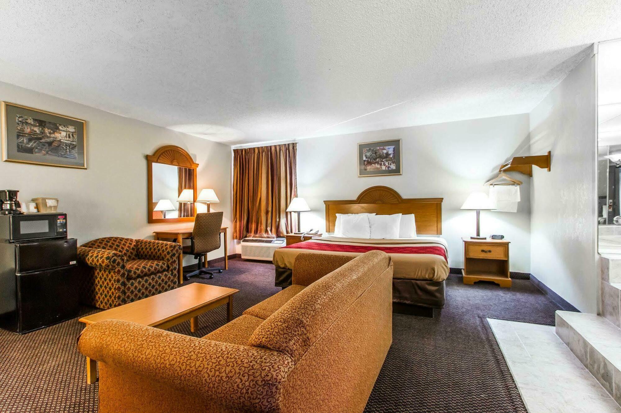 Econo Lodge & Suites Кларксвілл Екстер'єр фото